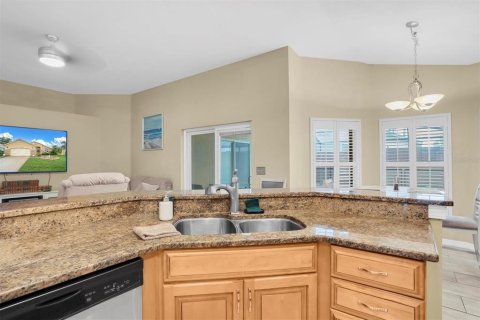 Casa en venta en Brandon, Florida, 4 dormitorios, 183.95 m2 № 1904544 - foto 13