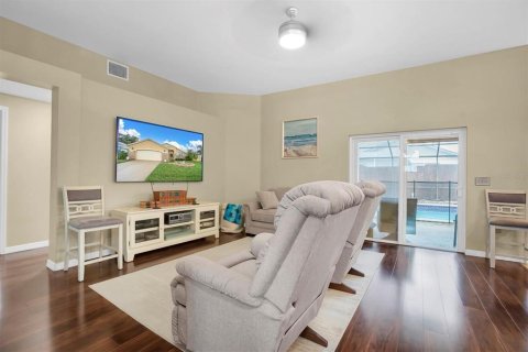 Casa en venta en Brandon, Florida, 4 dormitorios, 183.95 m2 № 1904544 - foto 5