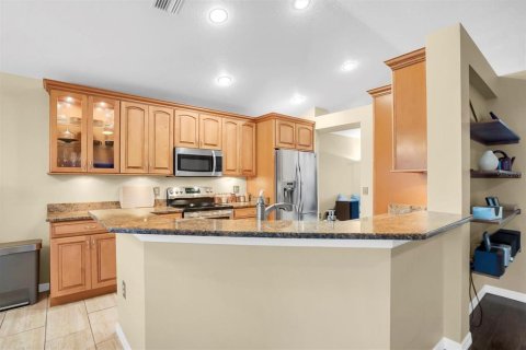 Casa en venta en Brandon, Florida, 4 dormitorios, 183.95 m2 № 1904544 - foto 10