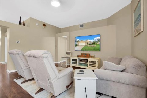 Casa en venta en Brandon, Florida, 4 dormitorios, 183.95 m2 № 1904544 - foto 8
