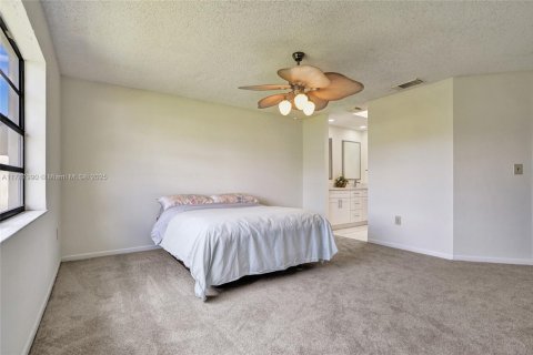 House in Davie, Florida 4 bedrooms, 206.8 sq.m. № 1726401 - photo 15