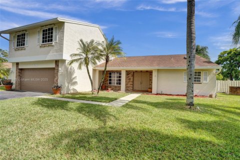 House in Davie, Florida 4 bedrooms, 206.8 sq.m. № 1726401 - photo 2