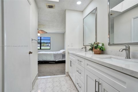 House in Davie, Florida 4 bedrooms, 206.8 sq.m. № 1726401 - photo 20