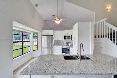 House in Davie, Florida 4 bedrooms, 206.8 sq.m. № 1726401 - photo 26