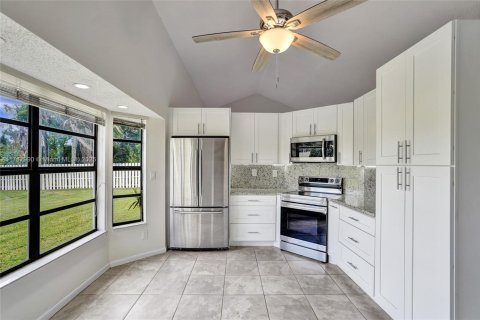 House in Davie, Florida 4 bedrooms, 206.8 sq.m. № 1726401 - photo 3