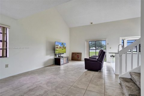 House in Davie, Florida 4 bedrooms, 206.8 sq.m. № 1726401 - photo 22