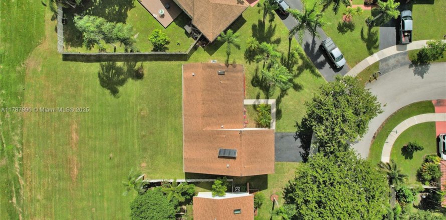 House in Davie, Florida 4 bedrooms, 206.8 sq.m. № 1726401