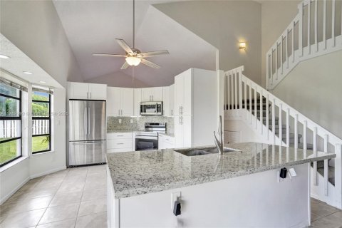 House in Davie, Florida 4 bedrooms, 206.8 sq.m. № 1726401 - photo 30