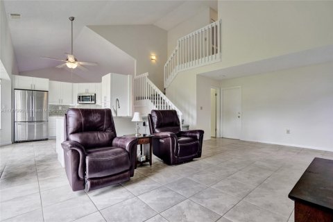 House in Davie, Florida 4 bedrooms, 206.8 sq.m. № 1726401 - photo 25
