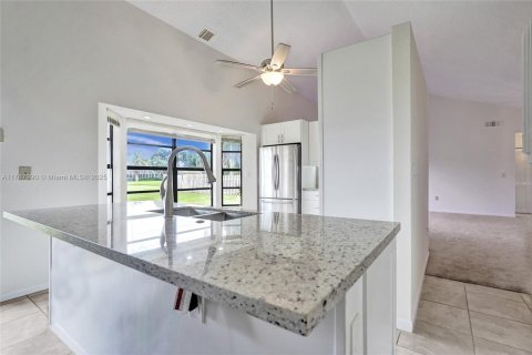 House in Davie, Florida 4 bedrooms, 206.8 sq.m. № 1726401 - photo 29