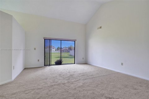 House in Davie, Florida 4 bedrooms, 206.8 sq.m. № 1726401 - photo 9