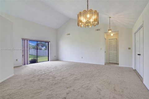 House in Davie, Florida 4 bedrooms, 206.8 sq.m. № 1726401 - photo 8