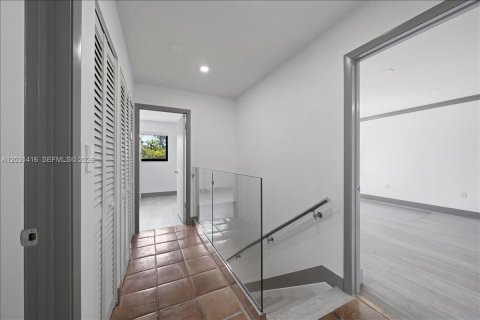 Townhouse in Coral Gables, Florida 3 bedrooms, 121.89 sq.m. № 2086290 - photo 29
