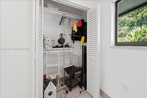 Townhouse in Coral Gables, Florida 3 bedrooms, 121.89 sq.m. № 2086290 - photo 26