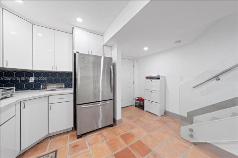 Townhouse in Coral Gables, Florida 3 bedrooms, 121.89 sq.m. № 2086290 - photo 19