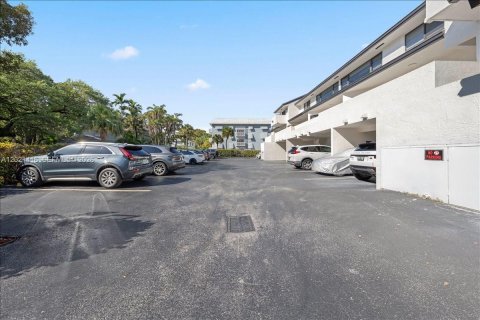 Townhouse in Coral Gables, Florida 3 bedrooms, 121.89 sq.m. № 2086290 - photo 4