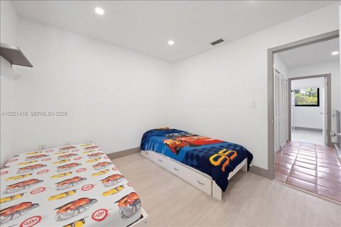 Townhouse in Coral Gables, Florida 3 bedrooms, 121.89 sq.m. № 2086290 - photo 24