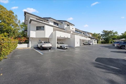 Townhouse in Coral Gables, Florida 3 bedrooms, 121.89 sq.m. № 2086290