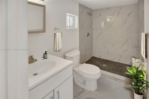 Villa ou maison à vendre à Hollywood, Floride: 4 chambres, 126.35 m2 № 2025102 - photo 13