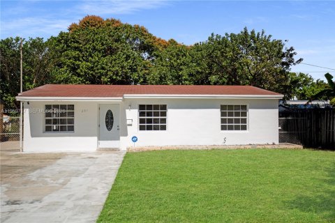 Villa ou maison à Hollywood, Floride 4 chambres, 126.35 m2 № 2025102