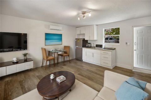 Villa ou maison à vendre à Hollywood, Floride: 4 chambres, 126.35 m2 № 2025102 - photo 11