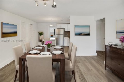 Villa ou maison à vendre à Hollywood, Floride: 4 chambres, 126.35 m2 № 2025102 - photo 5