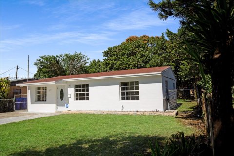 Villa ou maison à vendre à Hollywood, Floride: 4 chambres, 126.35 m2 № 2025102 - photo 3