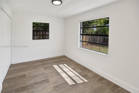 Villa ou maison à vendre à Hollywood, Floride: 4 chambres, 126.35 m2 № 2025102 - photo 21