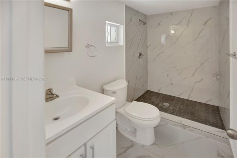 Villa ou maison à vendre à Hollywood, Floride: 4 chambres, 126.35 m2 № 2025102 - photo 30