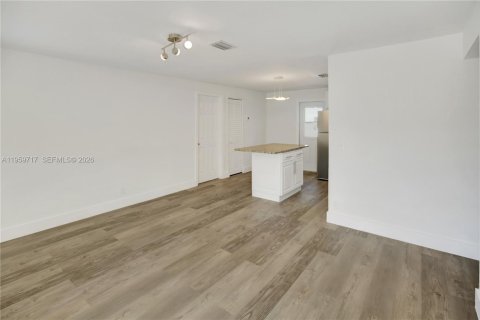 Villa ou maison à vendre à Hollywood, Floride: 4 chambres, 126.35 m2 № 2025102 - photo 16