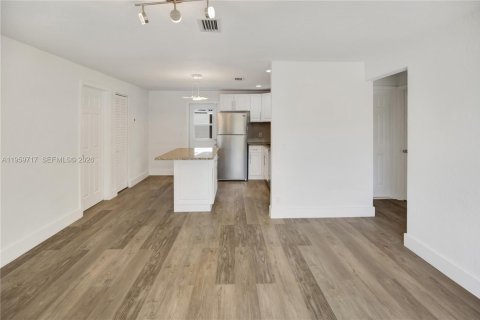 Villa ou maison à vendre à Hollywood, Floride: 4 chambres, 126.35 m2 № 2025102 - photo 15