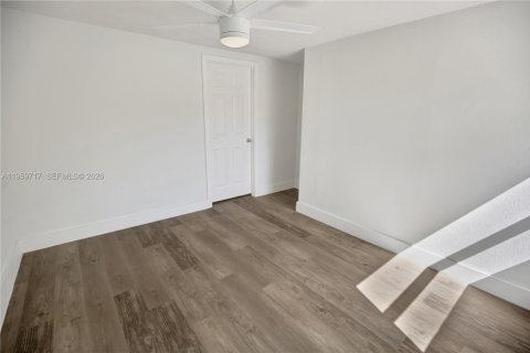 Villa ou maison à vendre à Hollywood, Floride: 4 chambres, 126.35 m2 № 2025102 - photo 29