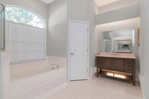 Casa en venta en Wesley Chapel, Florida, 4 dormitorios, 220.36 m2 № 2377461 - foto 28