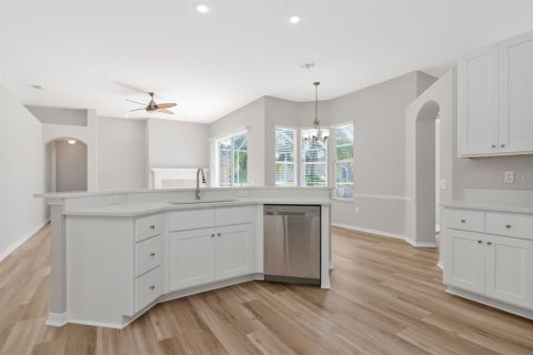 Casa en venta en Wesley Chapel, Florida, 4 dormitorios, 220.36 m2 № 2377461 - foto 14