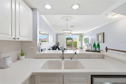 Townhouse in Oldsmar, Florida 3 bedrooms, 170.38 sq.m. № 2196067 - photo 12