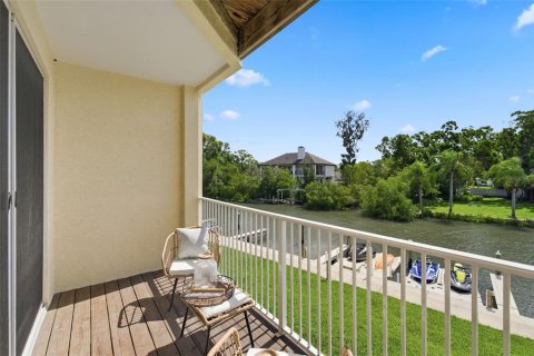 Townhouse in Oldsmar, Florida 3 bedrooms, 170.38 sq.m. № 2196067 - photo 9