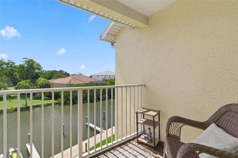 Townhouse in Oldsmar, Florida 3 bedrooms, 170.38 sq.m. № 2196067 - photo 29