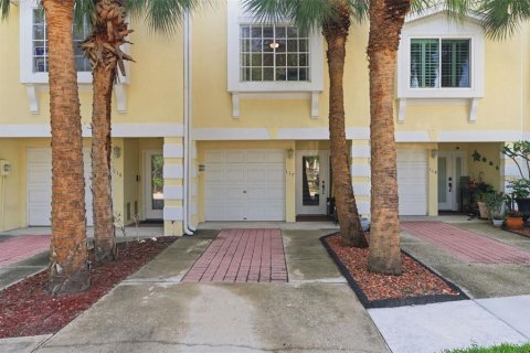 Townhouse in Oldsmar, Florida 3 bedrooms, 170.38 sq.m. № 2196067 - photo 3