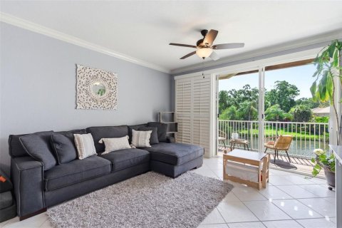 Townhouse in Oldsmar, Florida 3 bedrooms, 170.38 sq.m. № 2196067 - photo 6
