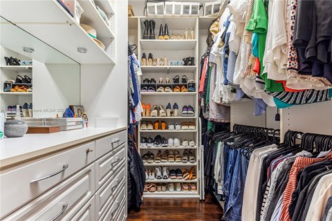 House in South Miami, Florida 3 bedrooms, 244.33 sq.m. № 1950361 - photo 28