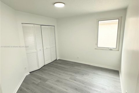 House in Margate, Florida 4 bedrooms, 241.36 sq.m. № 1878369 - photo 20