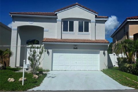 House in Margate, Florida 4 bedrooms, 241.36 sq.m. № 1878369 - photo 1