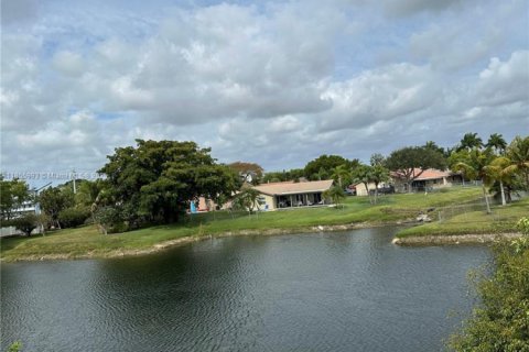 House in Margate, Florida 4 bedrooms, 241.36 sq.m. № 1878369 - photo 21