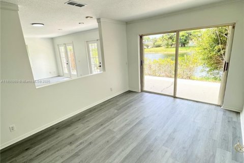 House in Margate, Florida 4 bedrooms, 241.36 sq.m. № 1878369 - photo 9