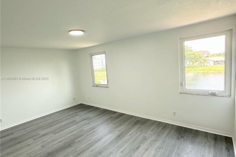 House in Margate, Florida 4 bedrooms, 241.36 sq.m. № 1878369 - photo 14