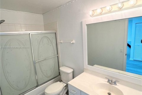 House in Margate, Florida 4 bedrooms, 241.36 sq.m. № 1878369 - photo 19