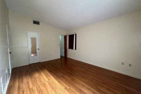 Copropriété à louer à Miami, Floride: 1 chambre, 64.29 m2 № 2084521 - photo 11