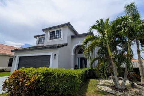 House in Pembroke Pines, Florida 4 bedrooms, 202.06 sq.m. № 1797055 - photo 2