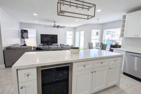 House in Pembroke Pines, Florida 4 bedrooms, 202.06 sq.m. № 1797055 - photo 9