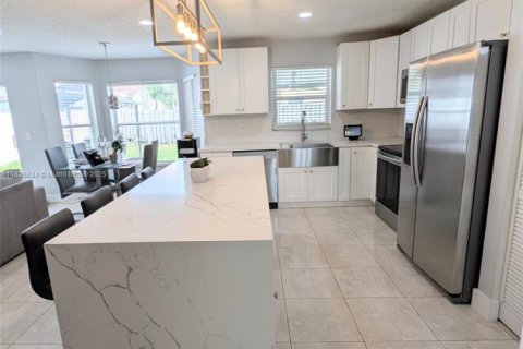 House in Pembroke Pines, Florida 4 bedrooms, 202.06 sq.m. № 1797055 - photo 7